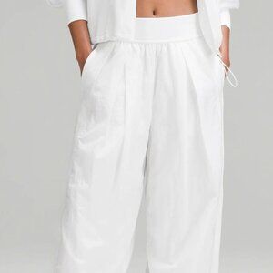 White Lululemon Lightweight Tennis Mid-Rise Track Pant – Size 6